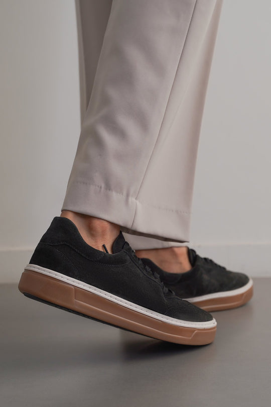 BLACK LACE-UP LEATHER SNEAKER