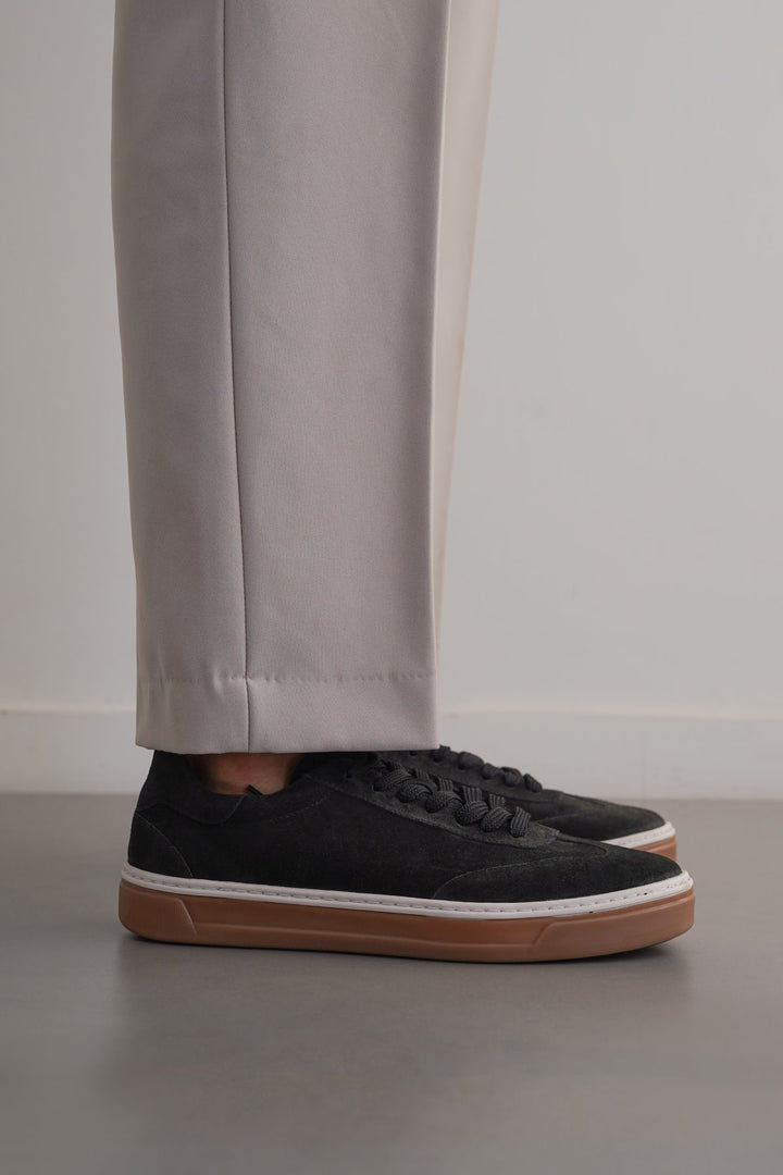 BLACK LACE-UP LEATHER SNEAKER