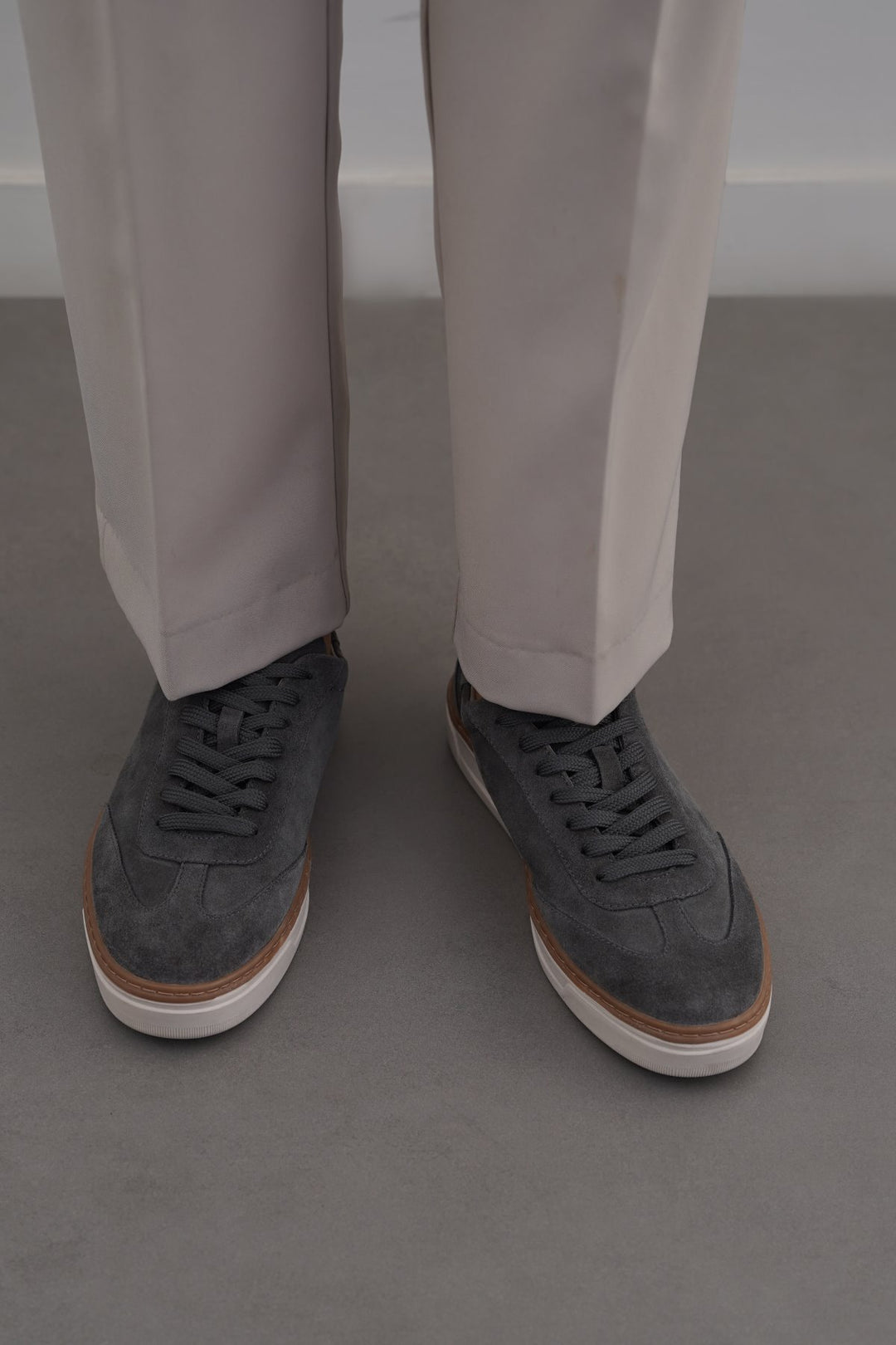 GREY LACE-UP LEATHER SNEAKERS