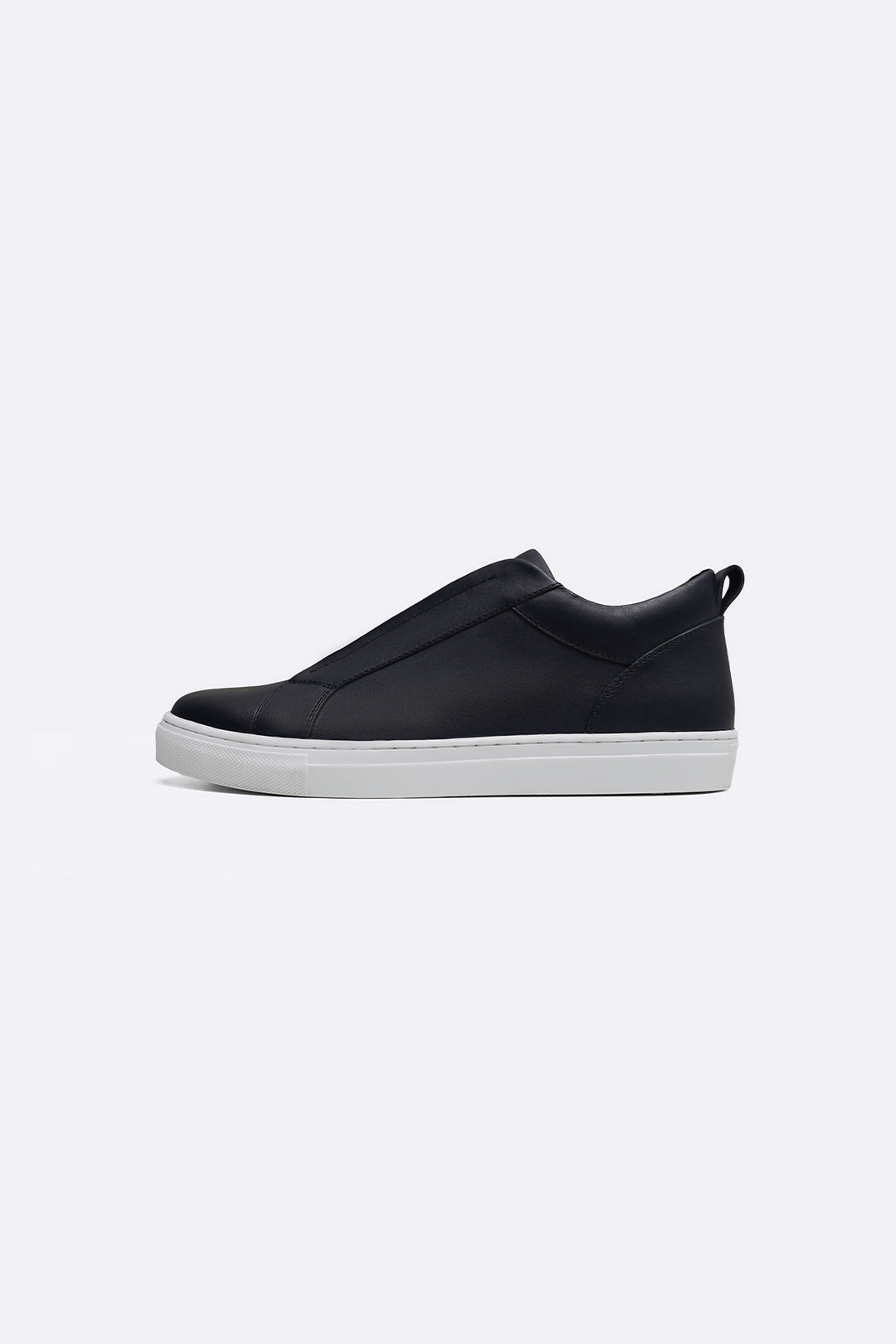 NAVY LOW TOP LEATHER SNEAKERS