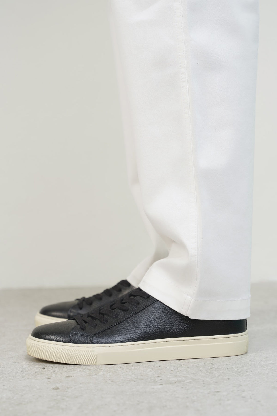 BLACK LEATHER SNEAKERS