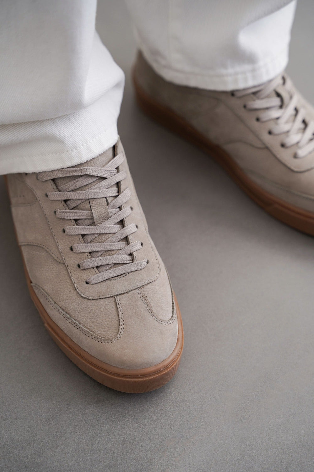 LIGHT GREY LACE-UP LEATHER SNEAKERS