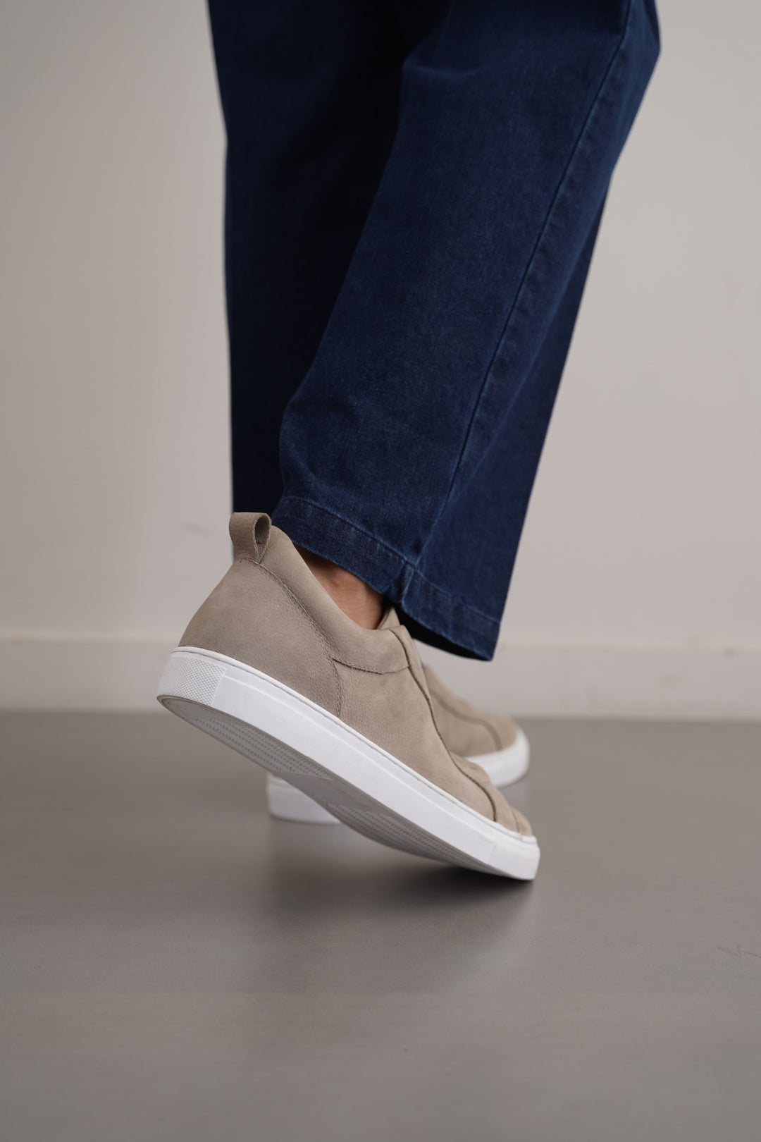 SAND LOW TOP LEATHER SNEAKERS