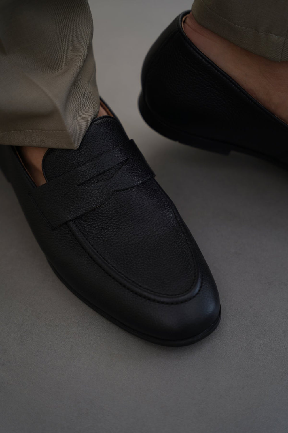 BLACK LEATHER PENNY LOAFERS