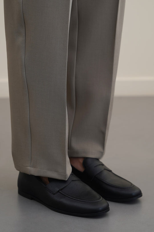 BLACK LEATHER PENNY LOAFERS