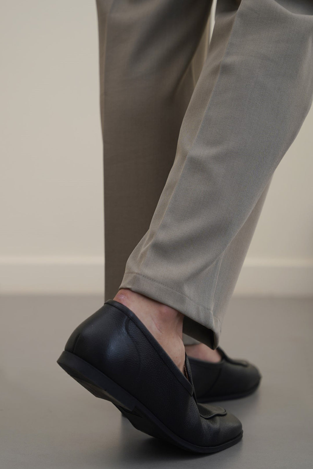 BLACK SMART LEATHER LOAFERS