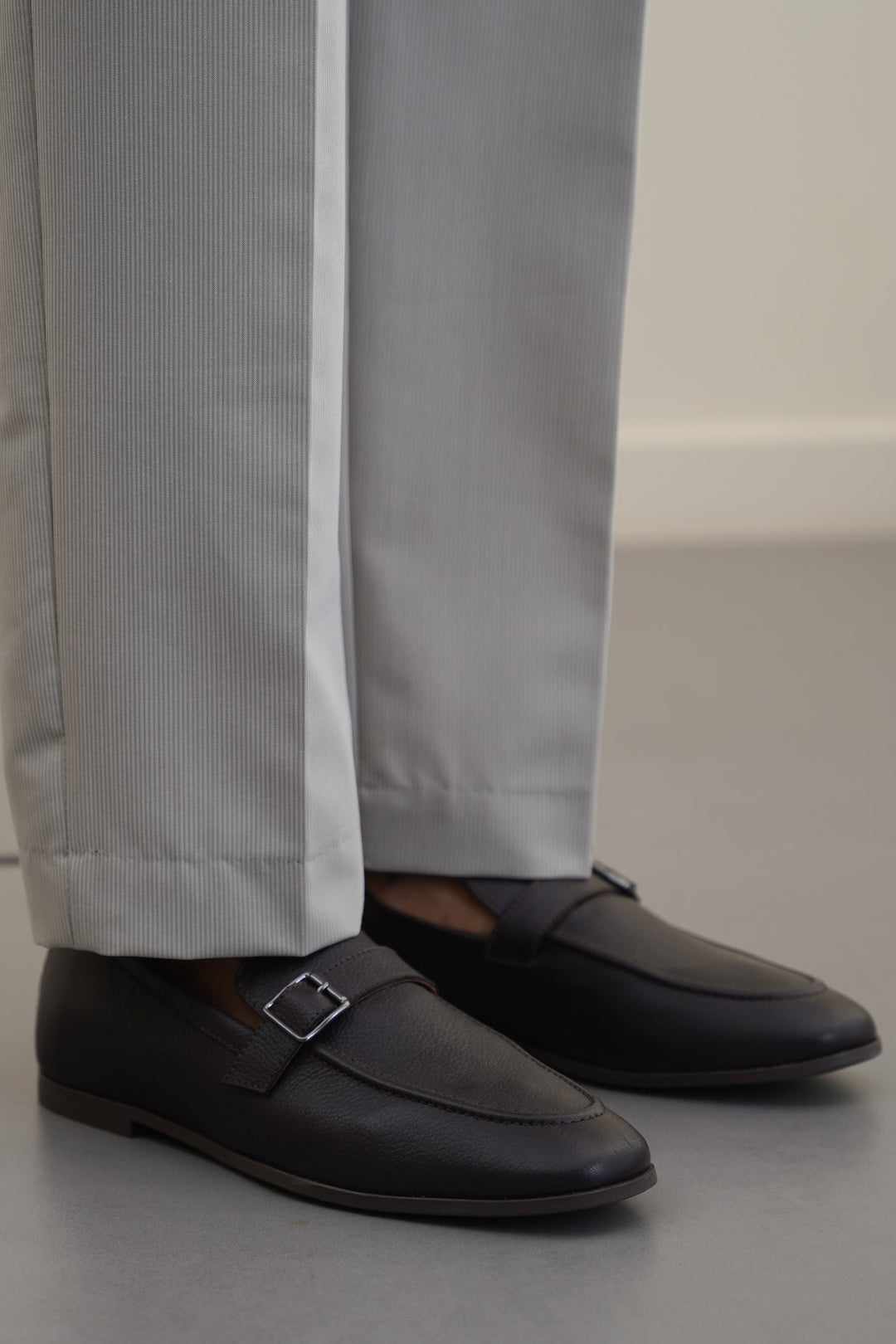 SMART BUCKLE LOAFERS