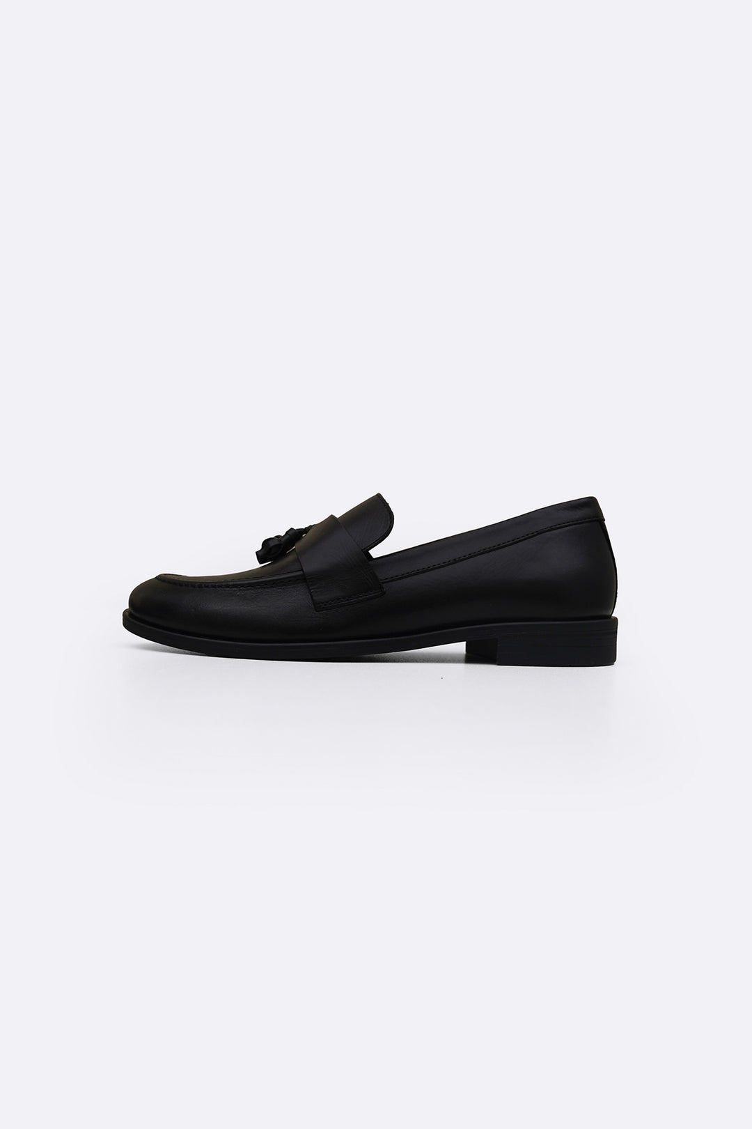 BLACK TASSEL LEATHER LOAFERS