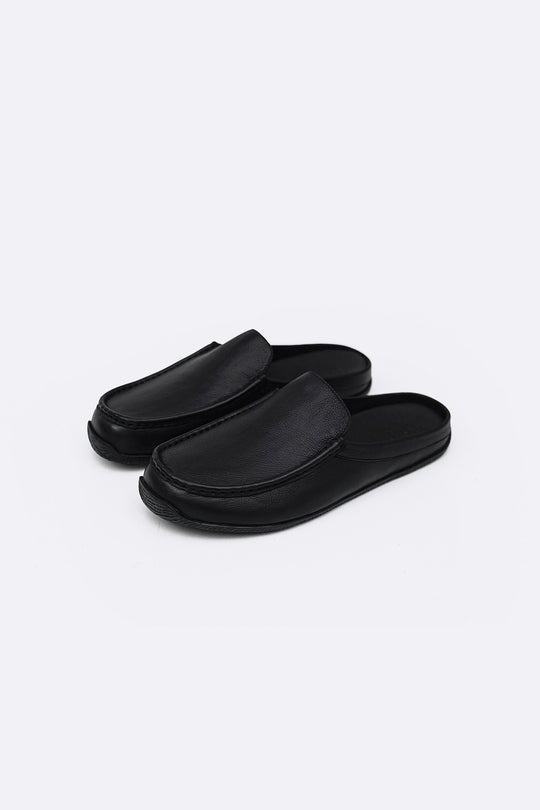BLACK COMFORT LEATHER CLOGS