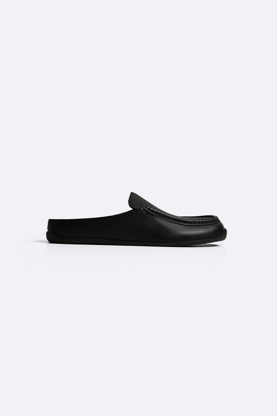 BLACK COMFORT LEATHER CLOGS