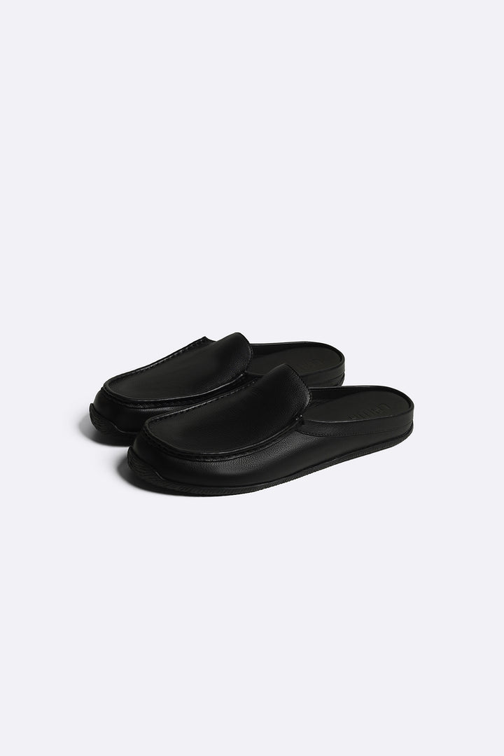BLACK COMFORT LEATHER CLOGS