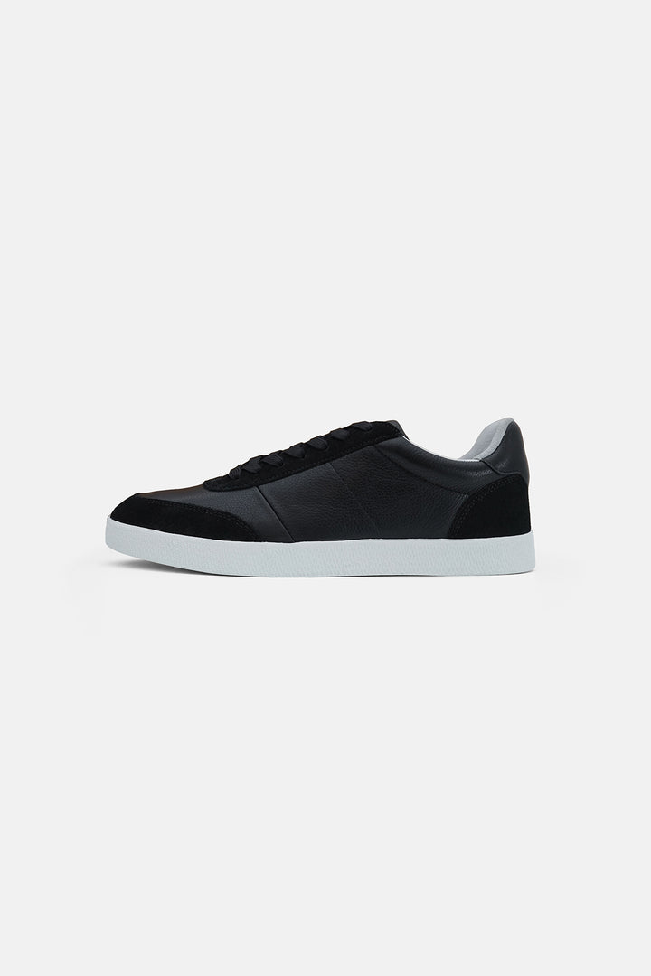 BLACK RETRO LEATHER TRAINERS