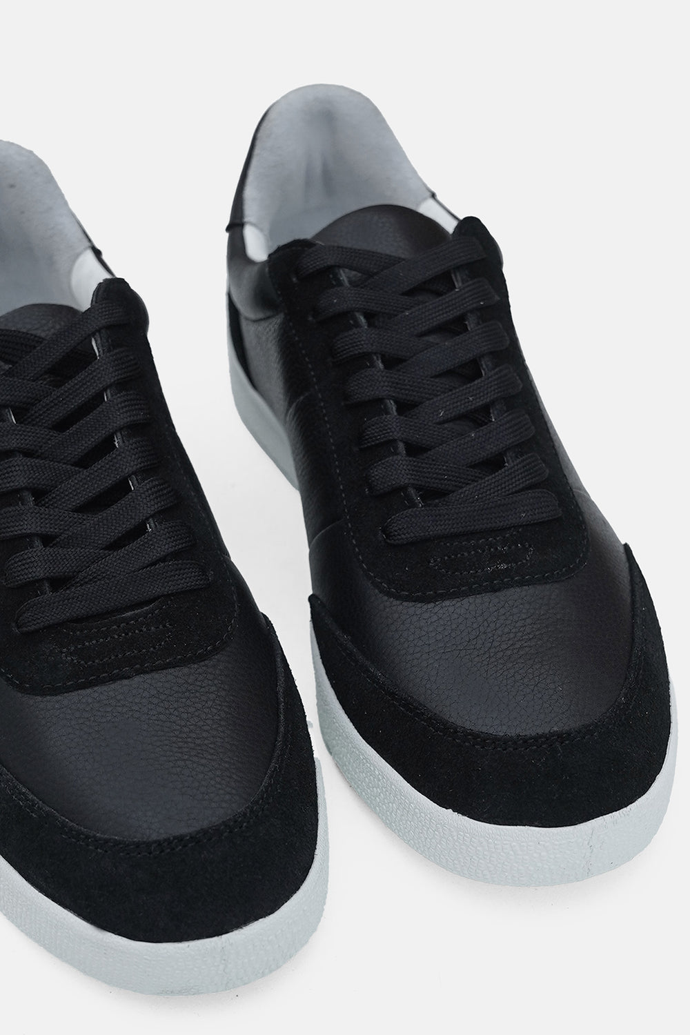 BLACK RETRO LEATHER TRAINERS