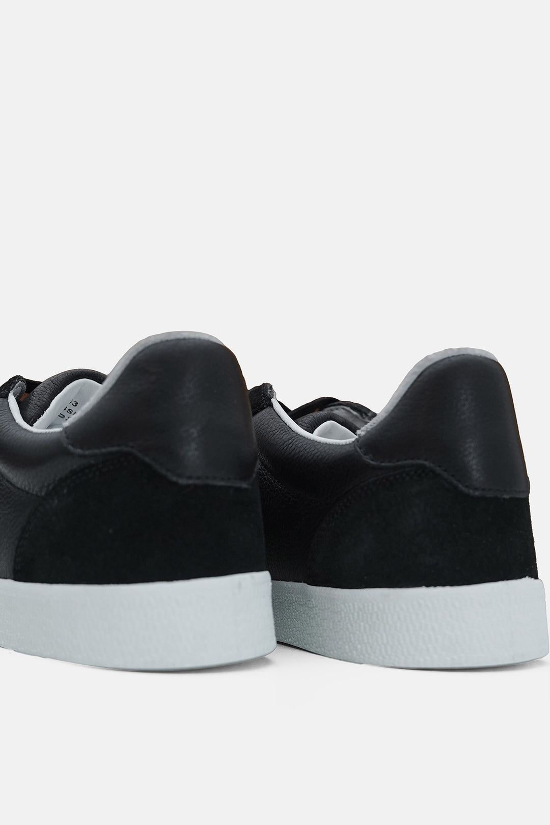 BLACK RETRO LEATHER TRAINERS