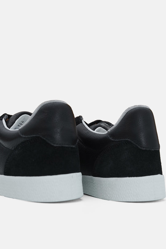 BLACK RETRO LEATHER TRAINERS