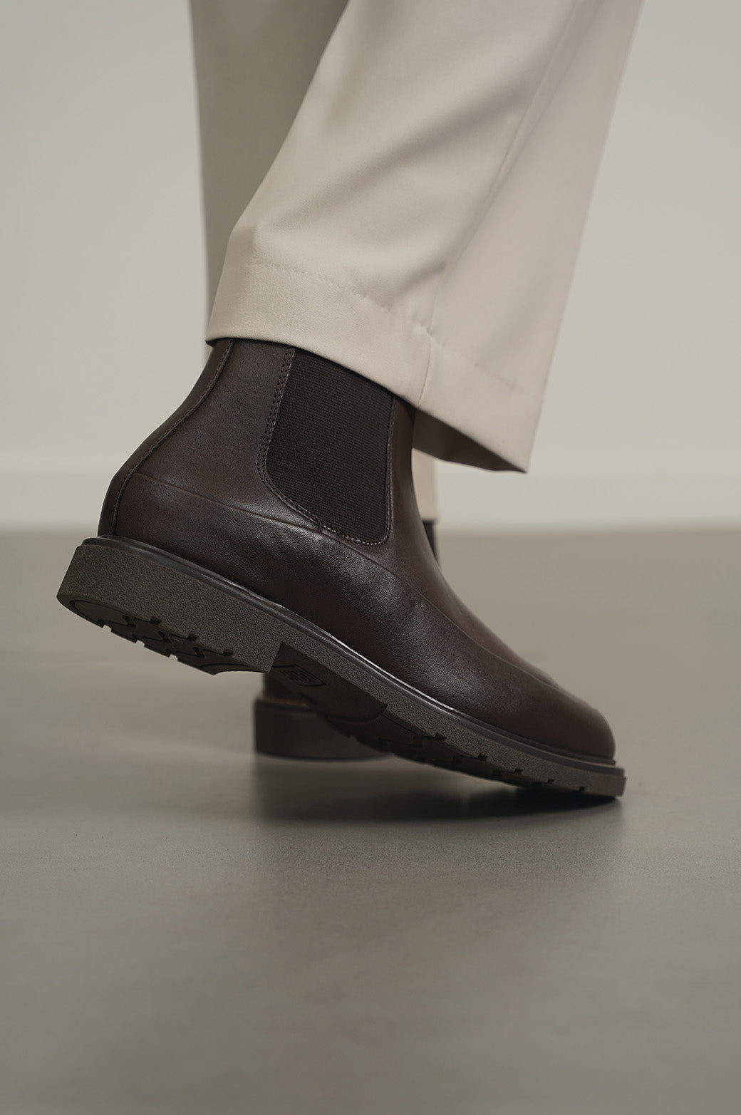DARK BROWN LEATHER CHELSEA BOOTS