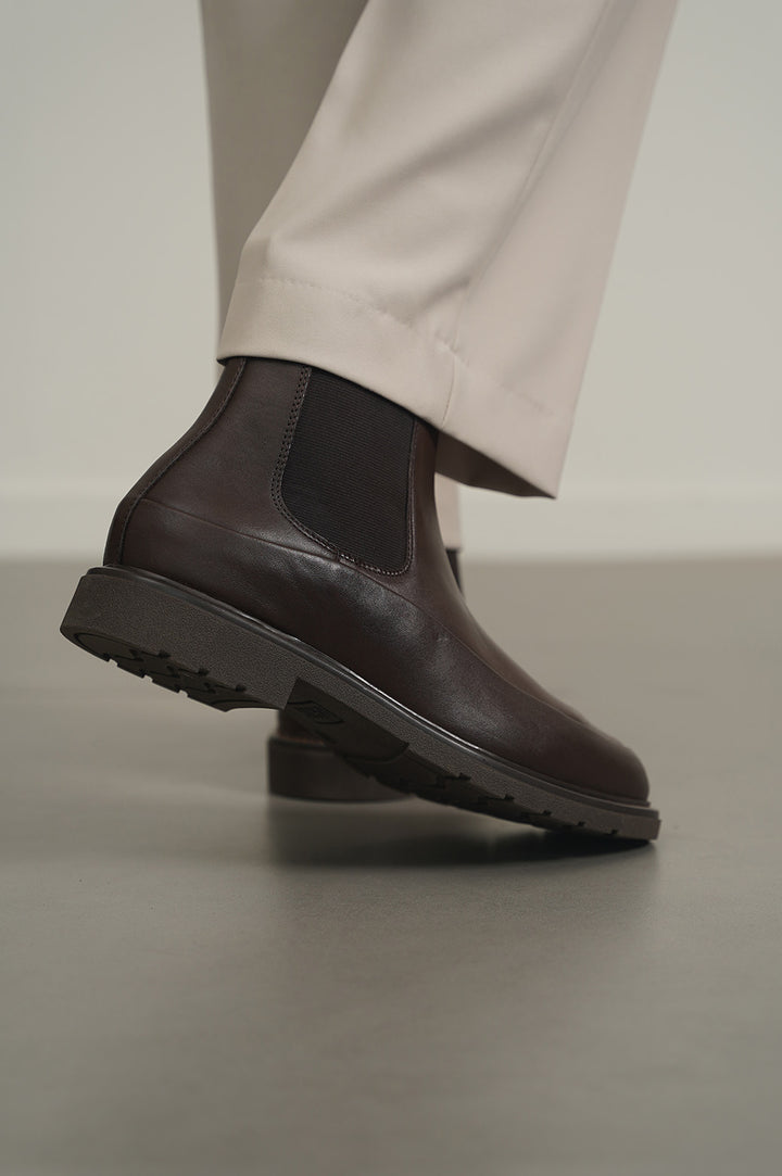 DARK BROWN LEATHER CHELSEA BOOTS