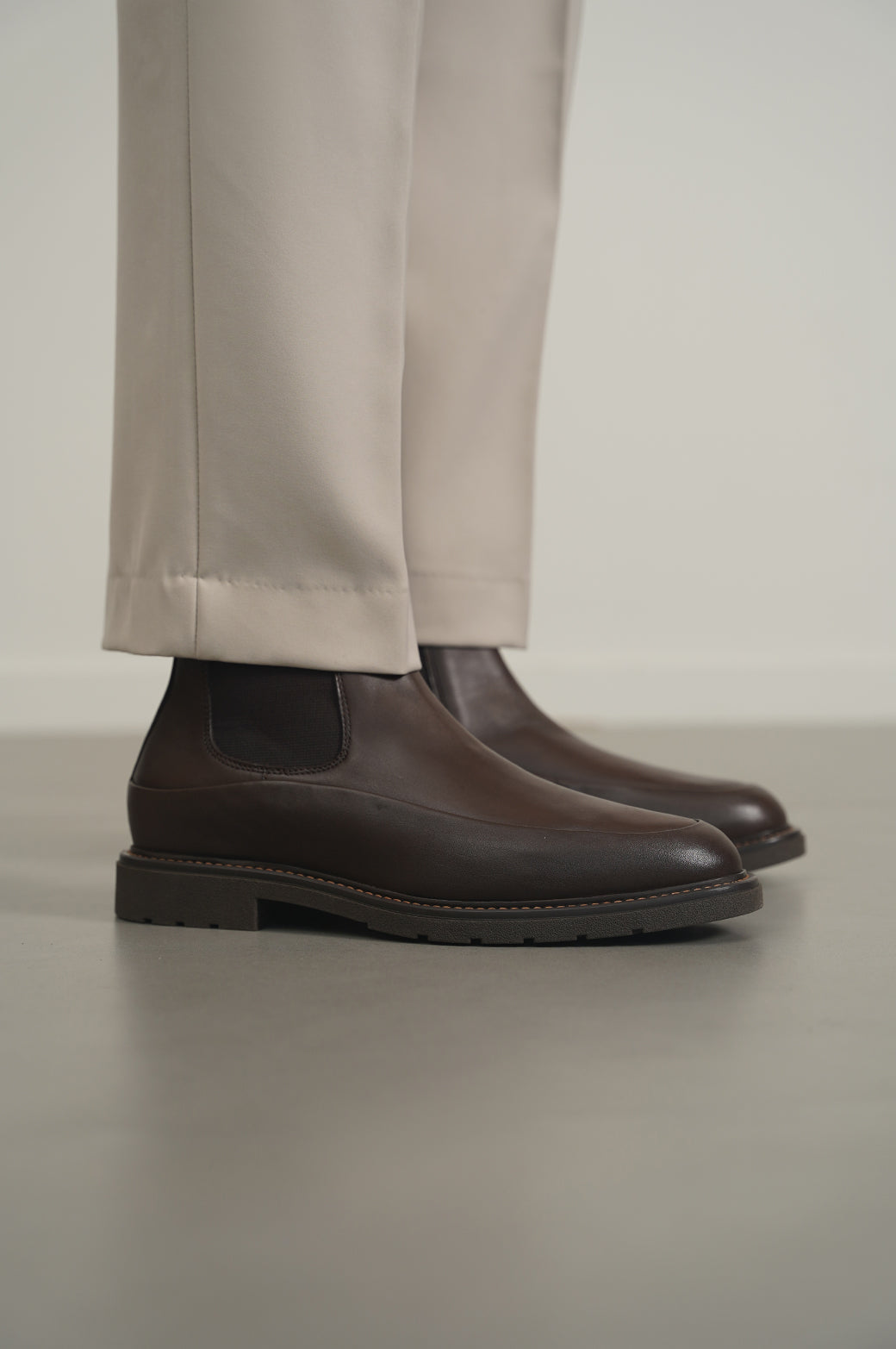DARK BROWN LEATHER CHELSEA BOOTS