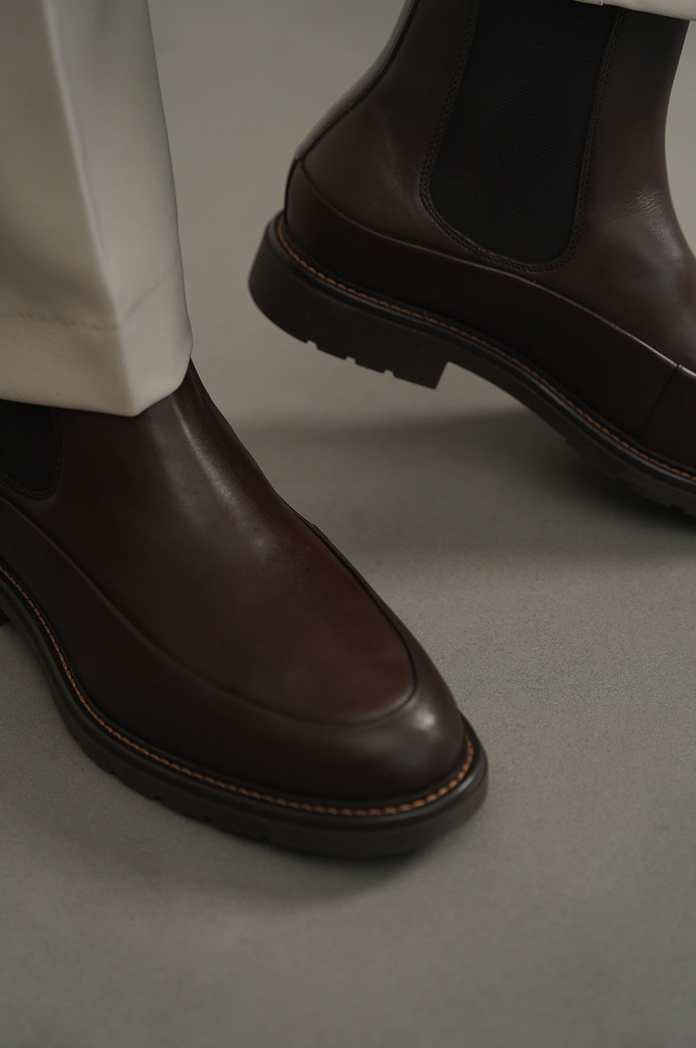 DARK BROWN LEATHER CHELSEA BOOTS