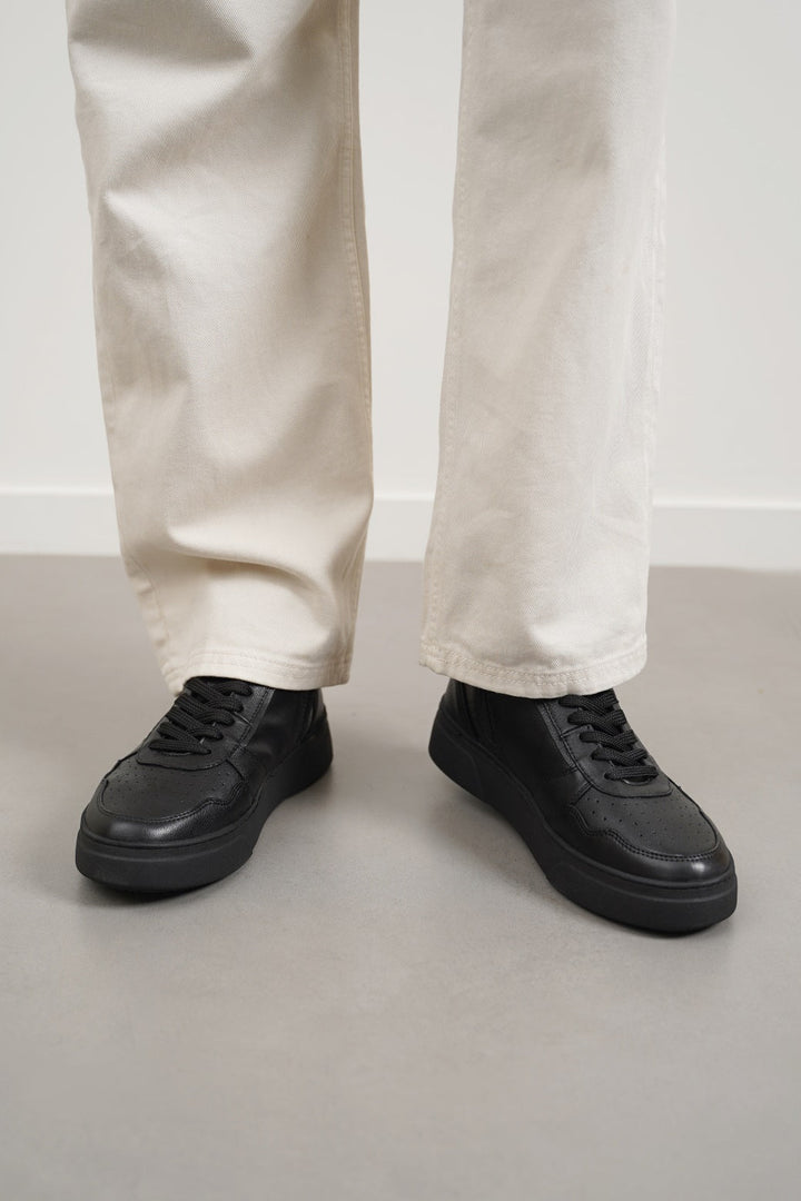 BLACK HIGH-TOP LEATHER SNEAKERS