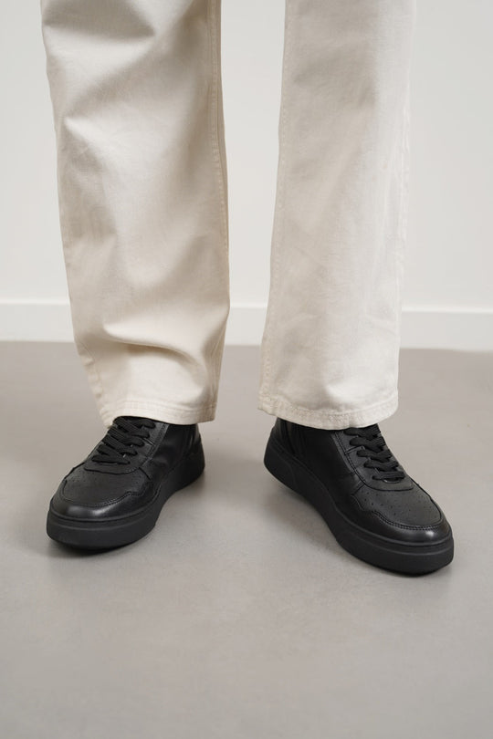 BLACK HIGH-TOP LEATHER SNEAKERS