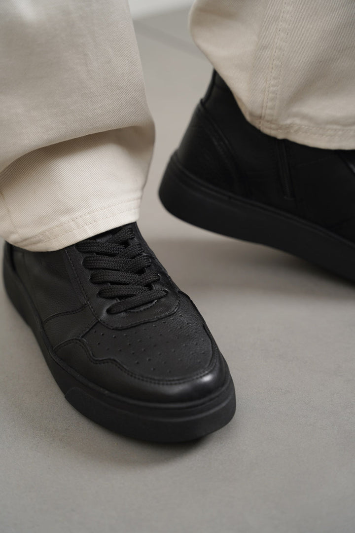 BLACK HIGH-TOP LEATHER SNEAKERS