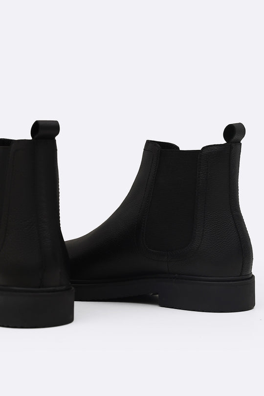 ESSENTIAL LEATHER CHELSEA BOOTS