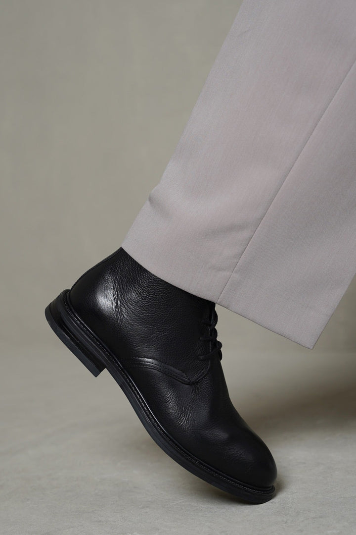 BLACK LACE UP LEATHER CHUKKA BOOT