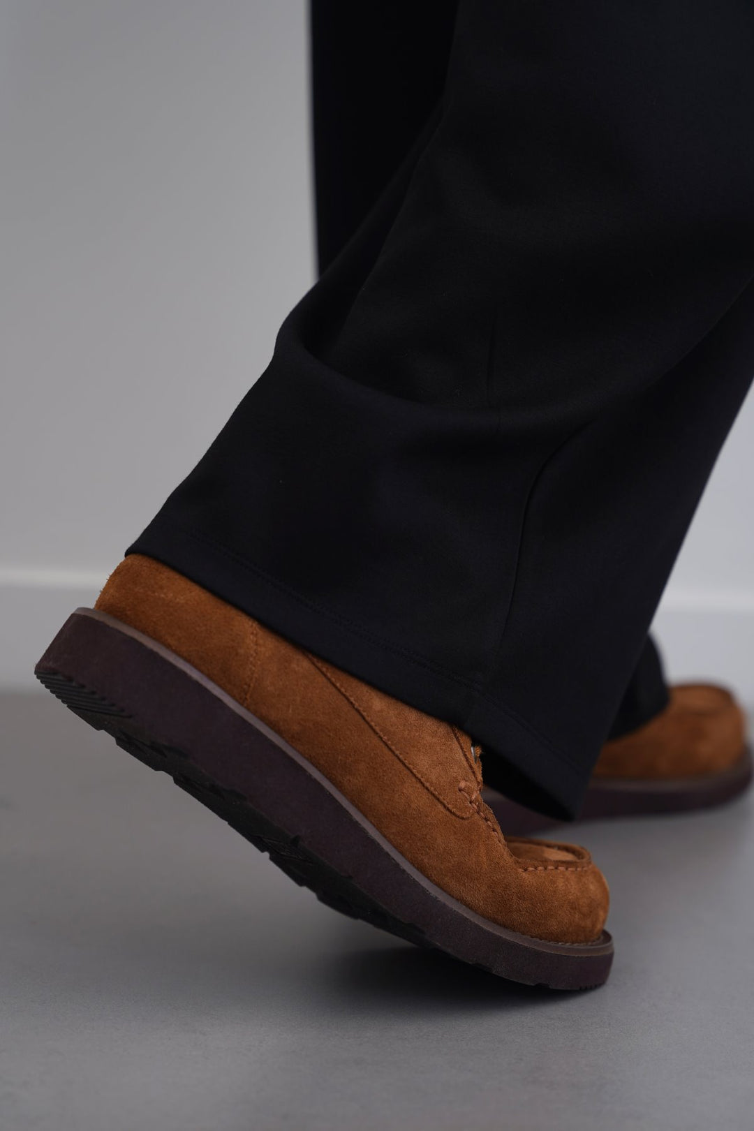 BROWN SUEDE HIGH-ANKLE BOOT