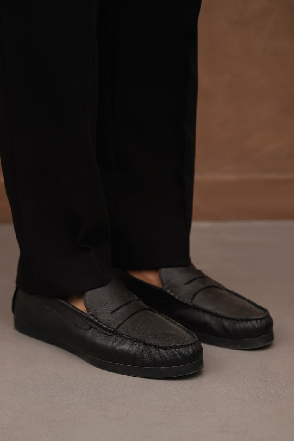 BLACK CLASSIC LEATHER LOAFERS