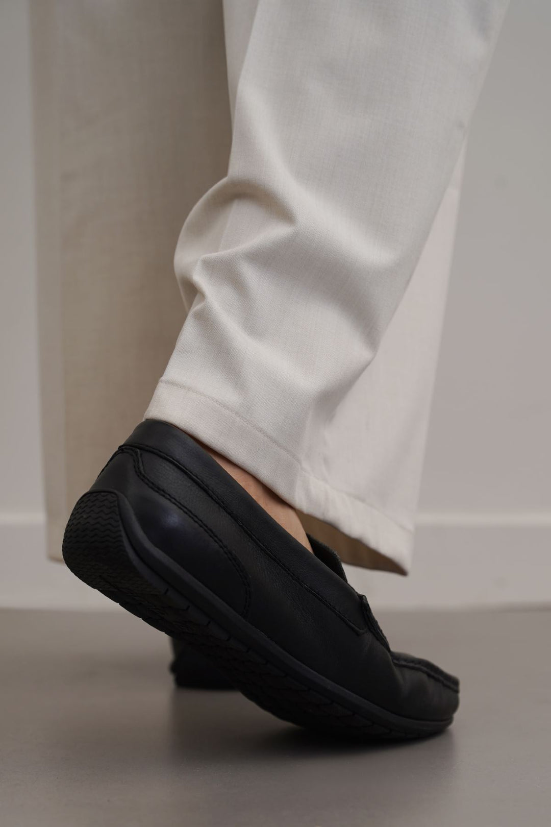 BLACK COMFORT REAL LEATHER MOCCASIN