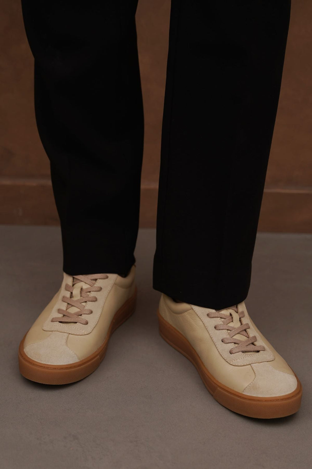 TAUPE LOW-TOP LEATHER SNEAKERS