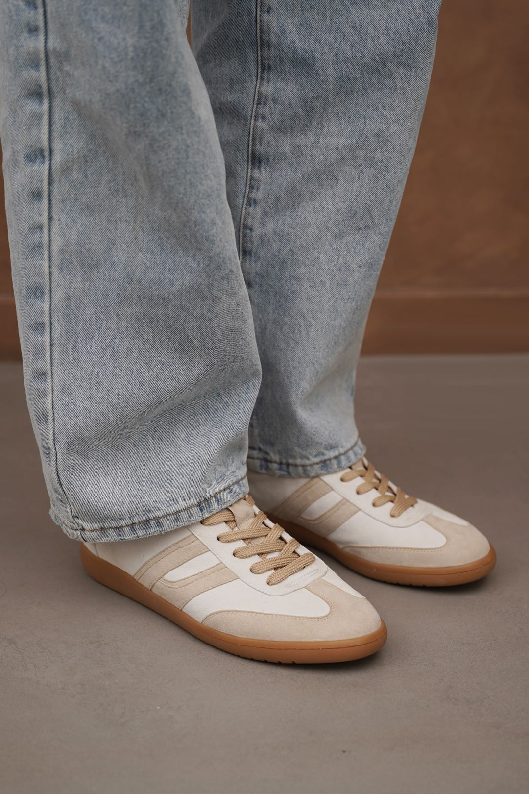 BEIGE STREET LEATHER SNEAKERS