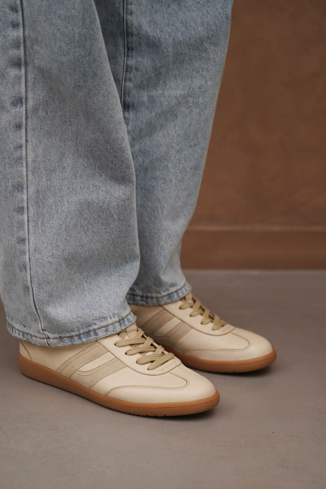 TAUPE STREET LEATHER SNEAKERS