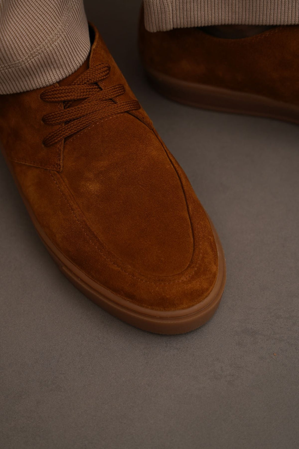 BROWN LOW-TOP LEATHER SNEAKERS