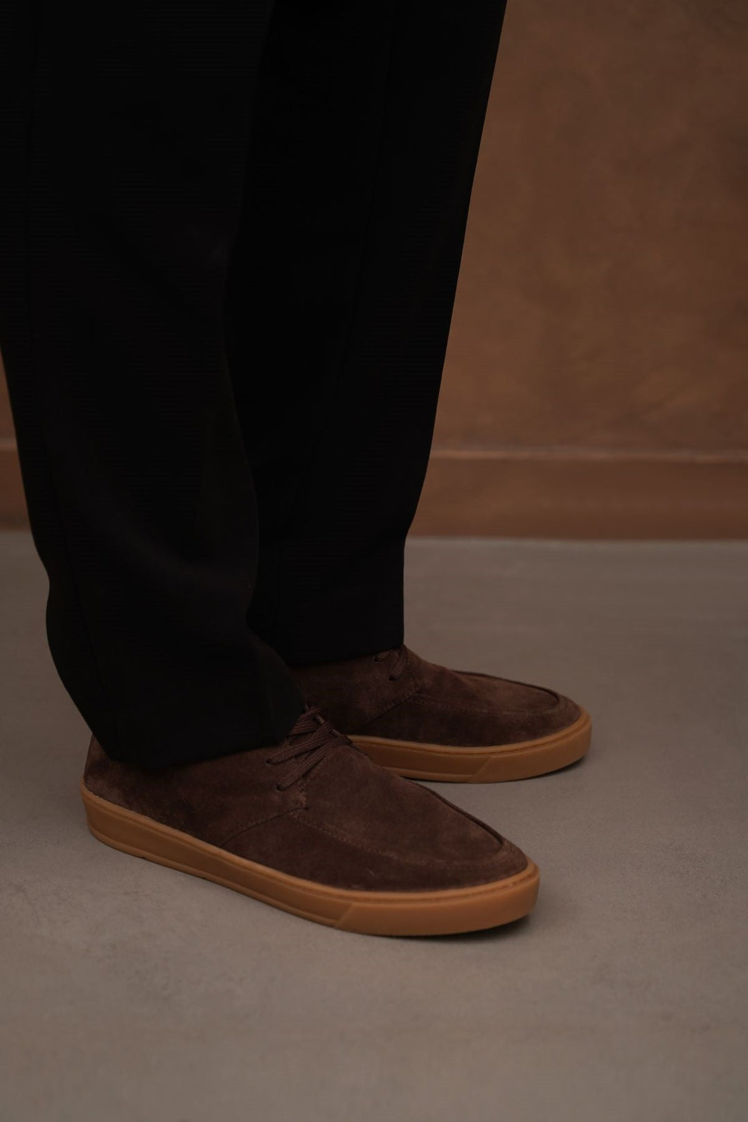 COFFEE LOW-TOP LEATHER SNEAKERS