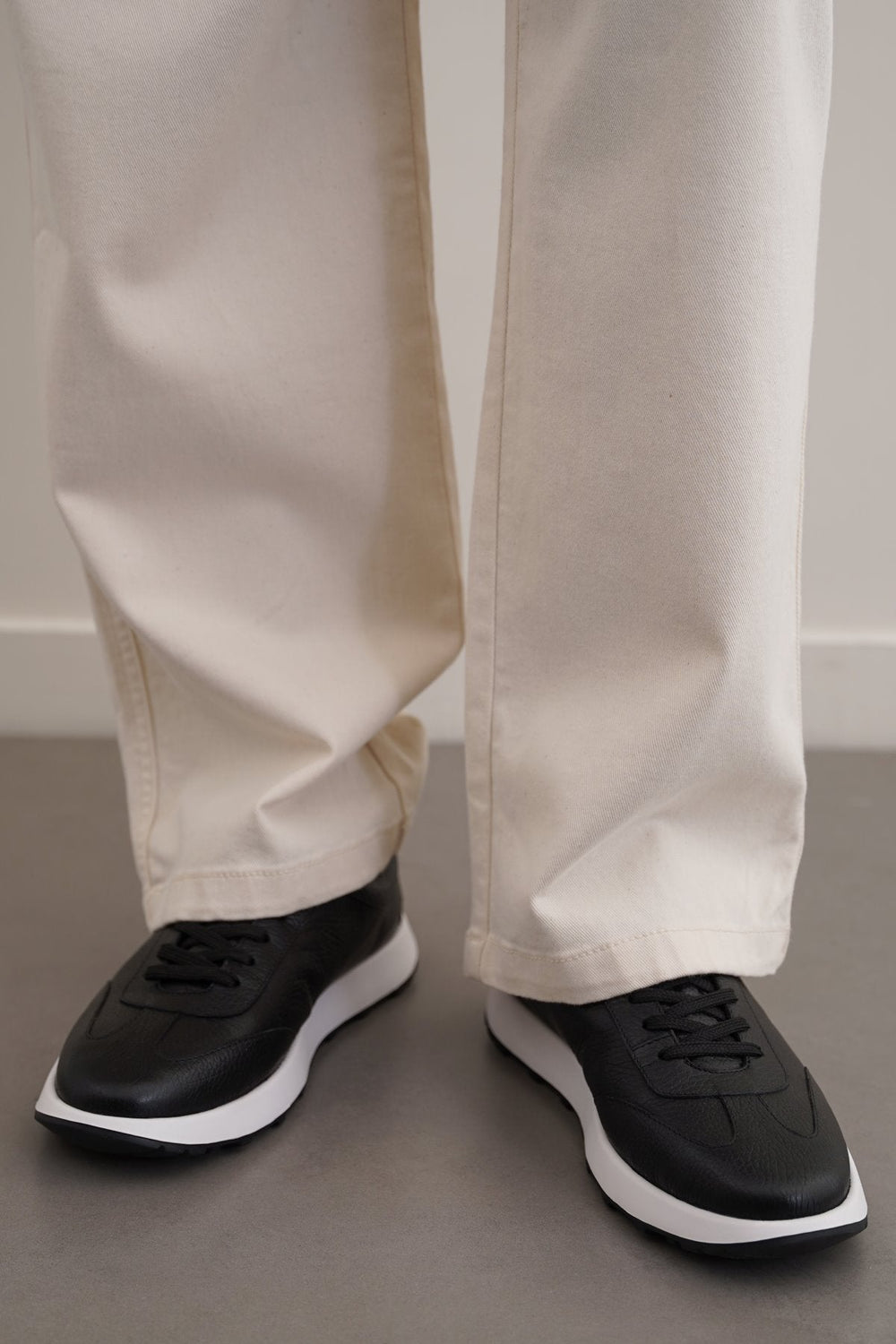 BLACK AIR LEATHER SNEAKERS