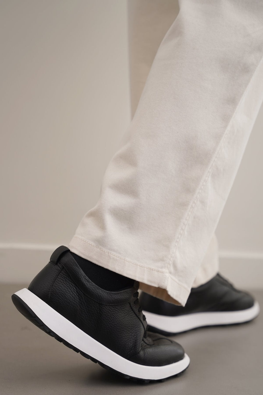 BLACK AIR LEATHER SNEAKERS