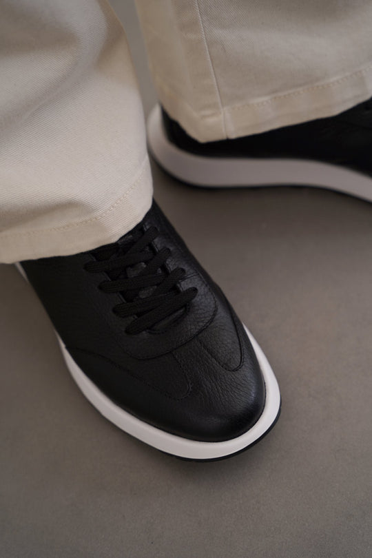 BLACK AIR LEATHER SNEAKERS