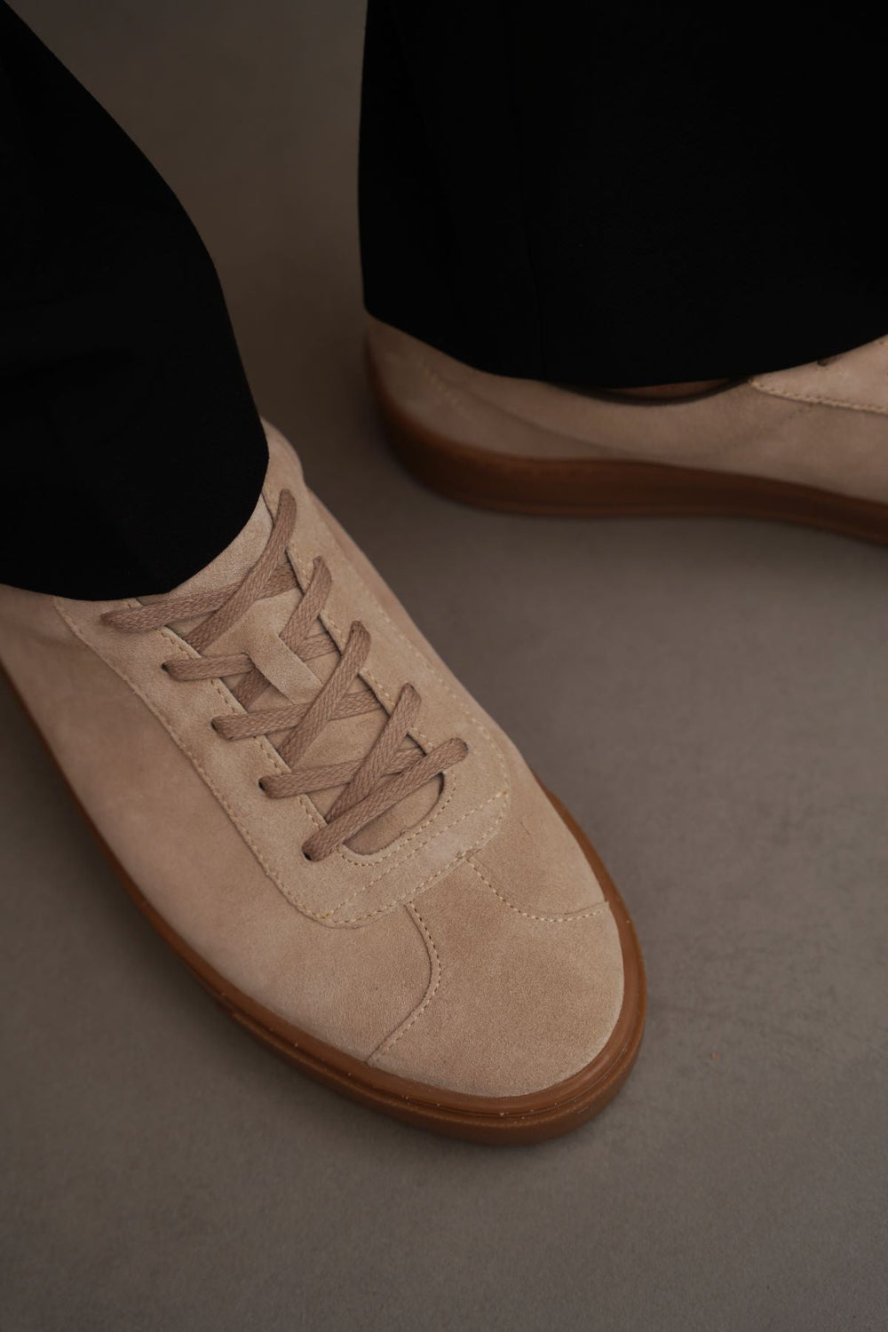 SAND LOW-TOP LEATHER SNEAKERS