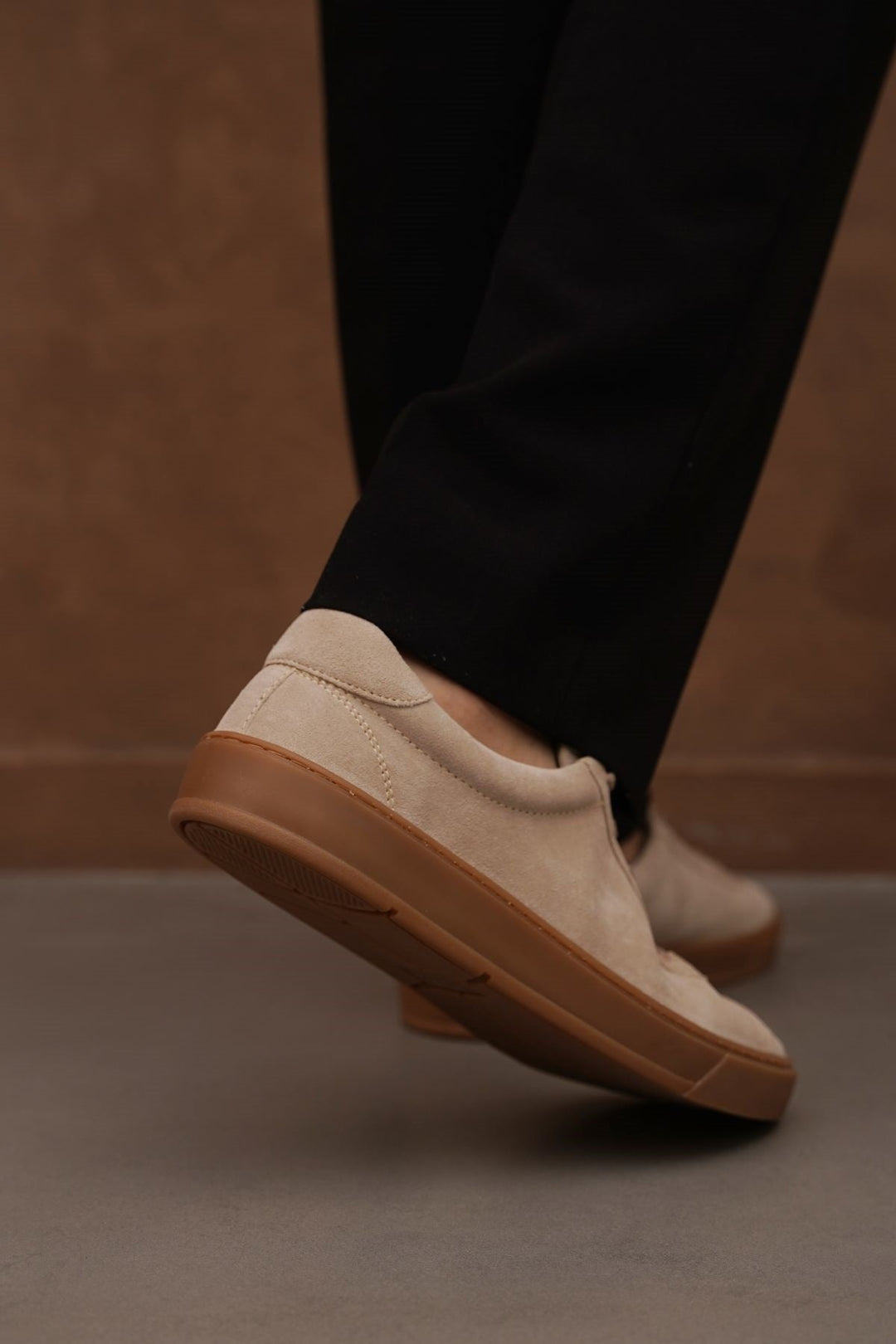 SAND LOW-TOP LEATHER SNEAKERS