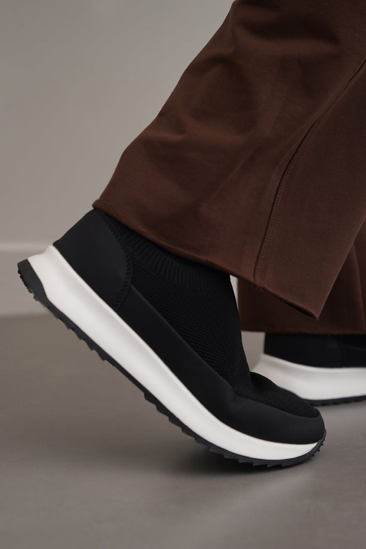 BLACK SOCK-FIT CASUAL SNEAKERS