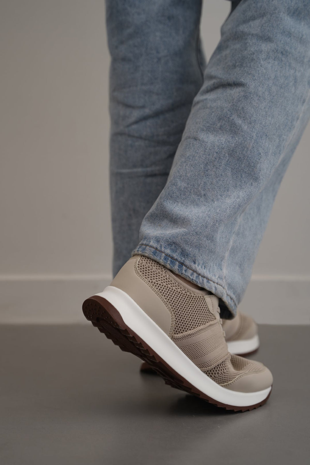 SAND LACE-UP KNIT SNEAKERS