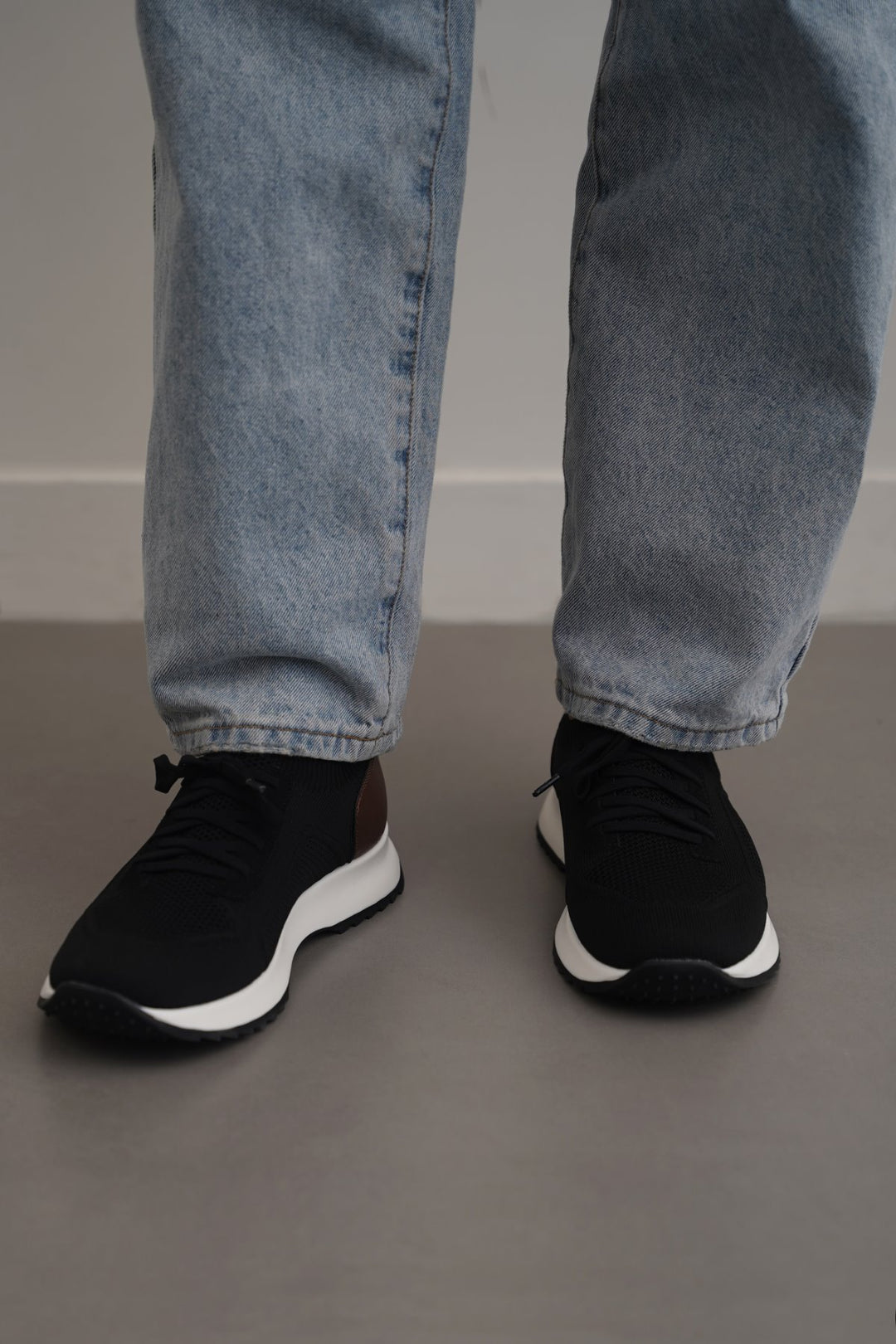 BLACK LACE-UP KNIT SNEAKERS