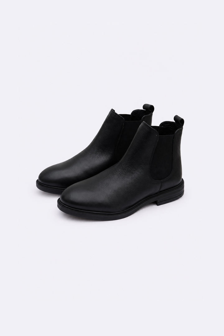 BLACK GRAINED LEATHER CHELSEA BOOTS