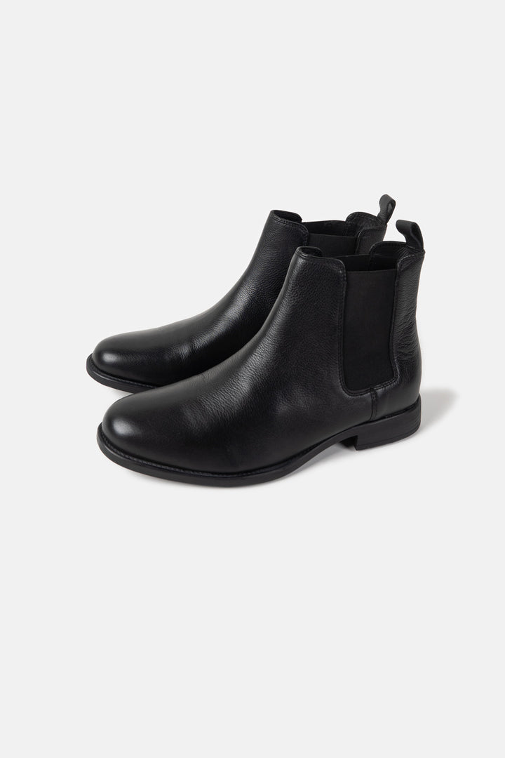 SLEEK LEATHER CHELSEAS