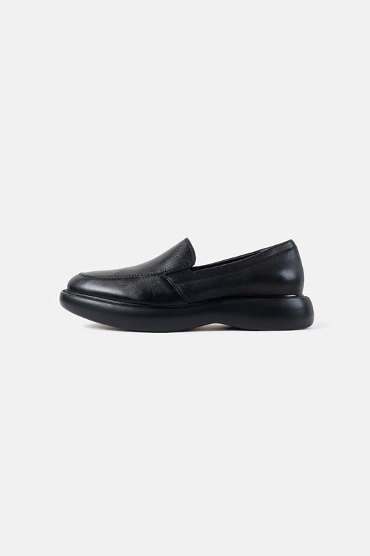 GRAINED LEATHER LOAFERS