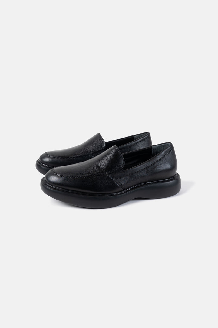 GRAINED LEATHER LOAFERS