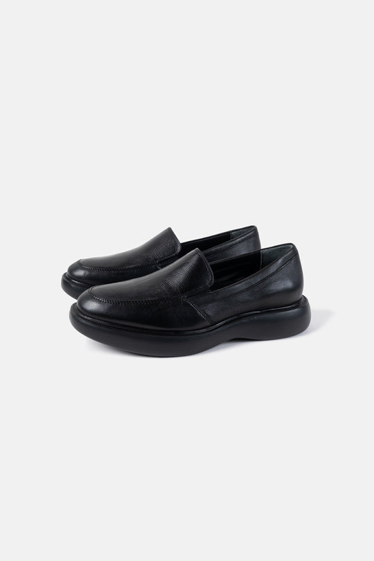 GRAINED LEATHER LOAFERS