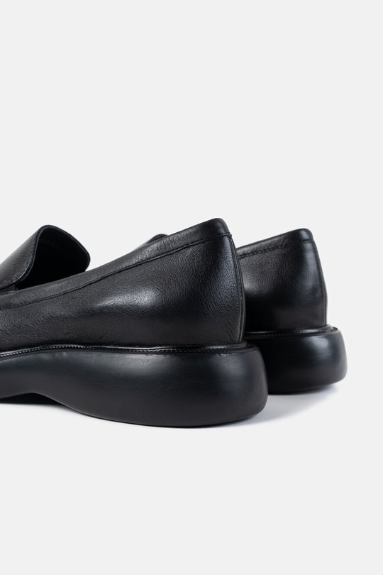 GRAINED LEATHER LOAFERS
